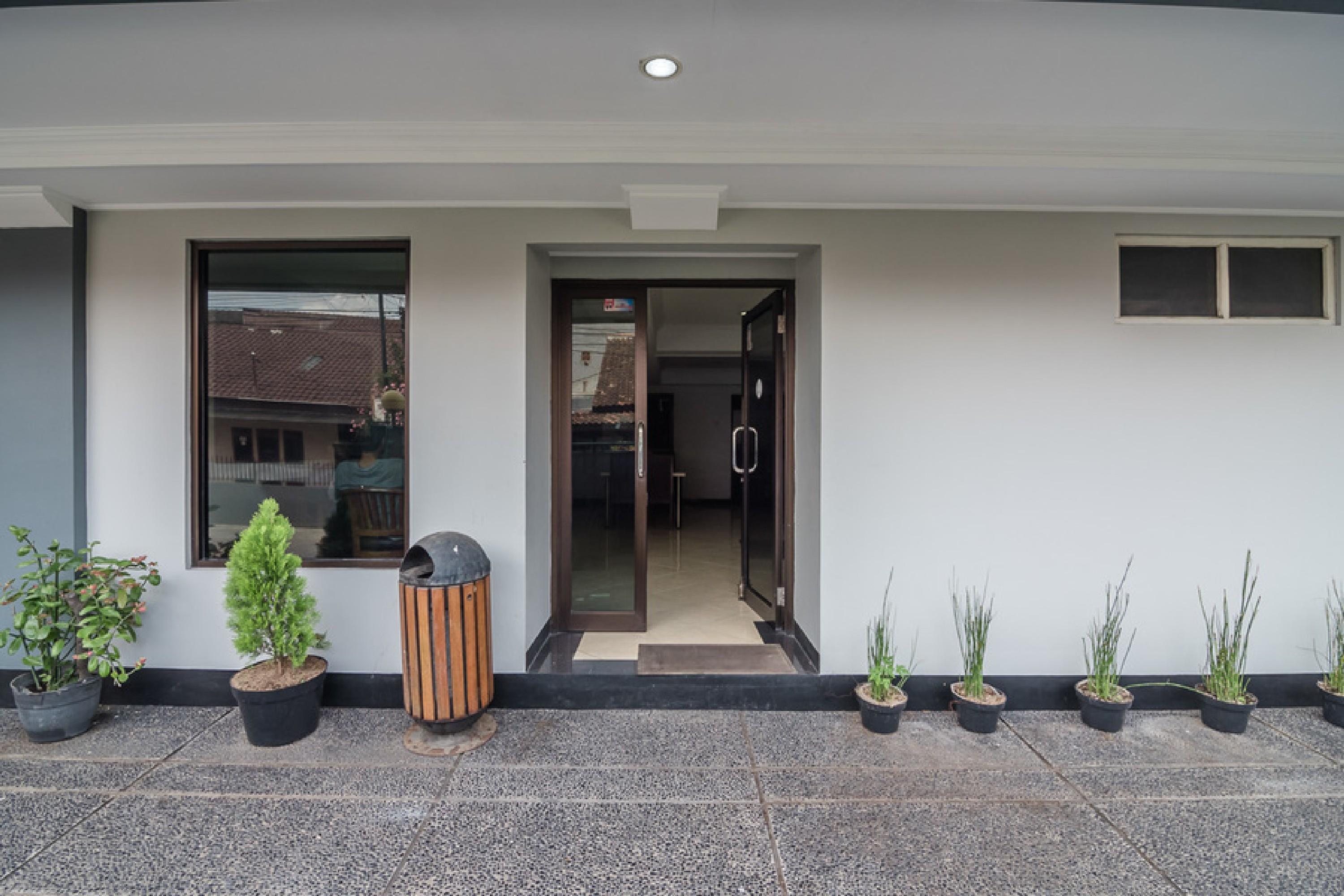 Reddoorz Plus At Buah Batu Bandung Luaran gambar