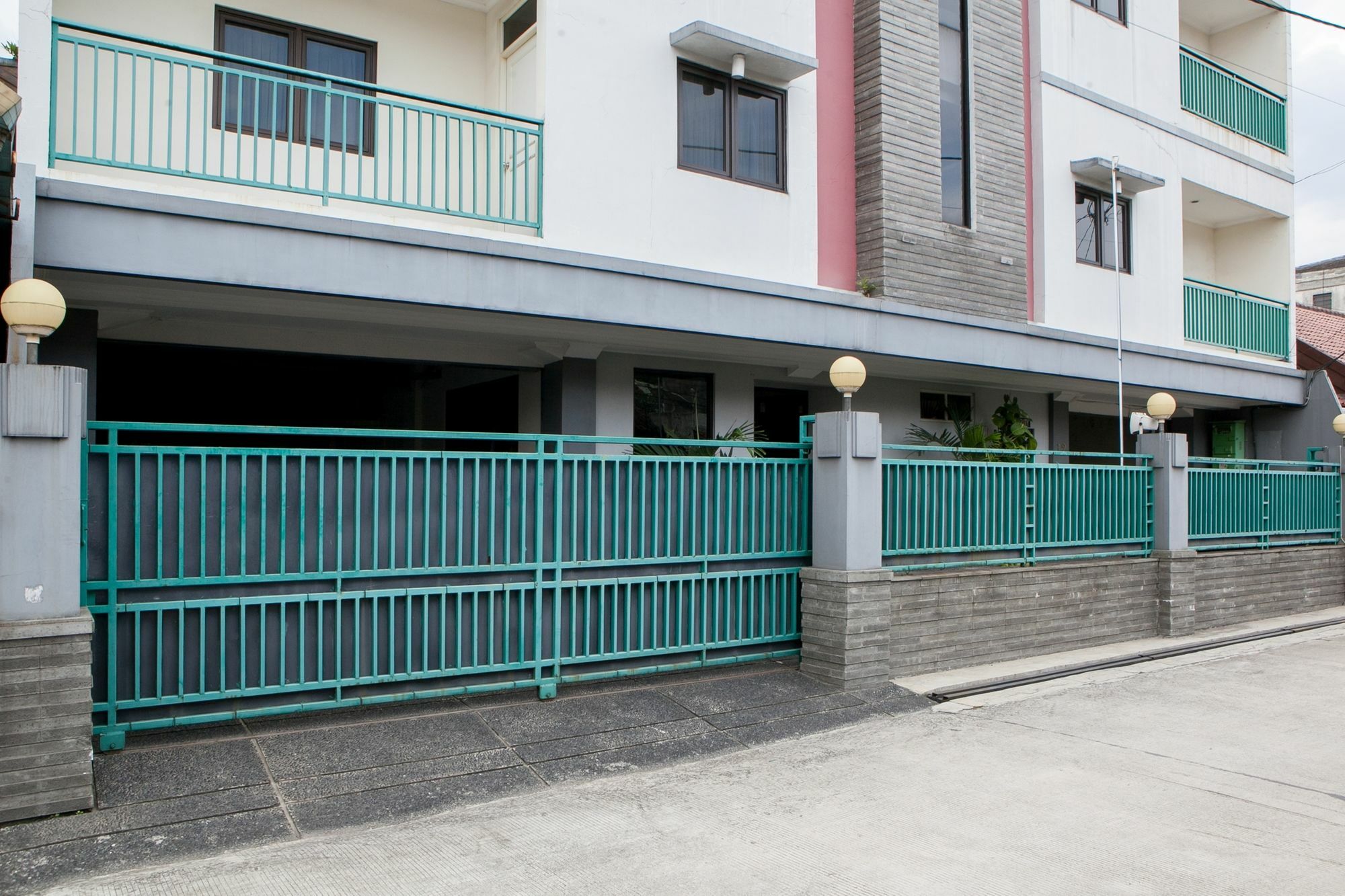 Reddoorz Plus At Buah Batu Bandung Luaran gambar